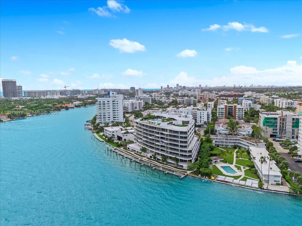 En Venta: $3,995,000 (3 camas, 3 baños, 3075 Pies cuadrados)