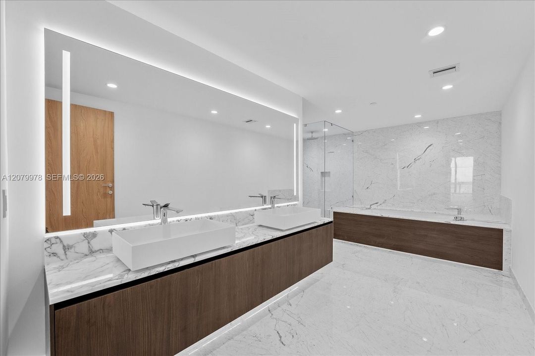For Sale: $3,995,000 (3 beds, 4 baths, 3075 Square Feet)