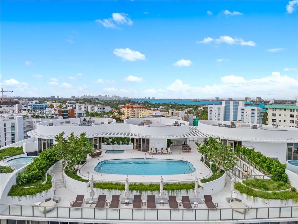 For Sale: $3,995,000 (3 beds, 4 baths, 3075 Square Feet)