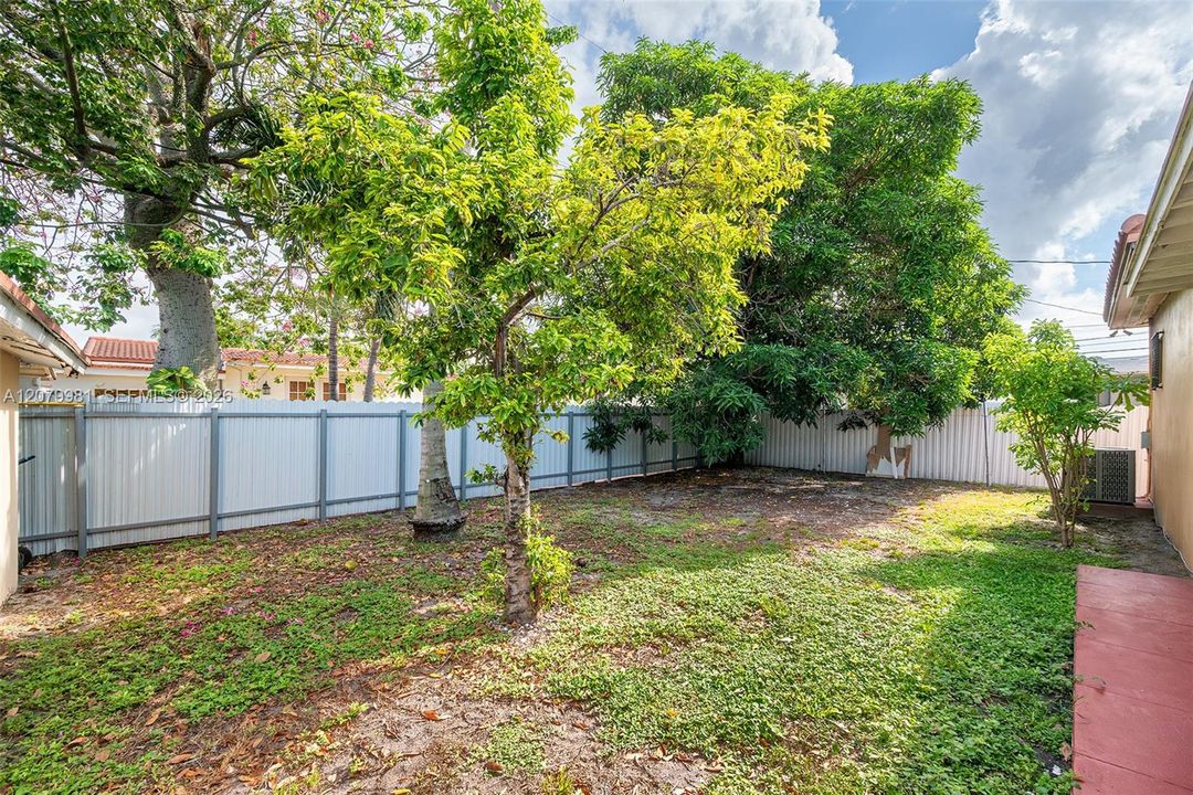 En Venta: $699,900 (4 camas, 3 baños, 1824 Pies cuadrados)