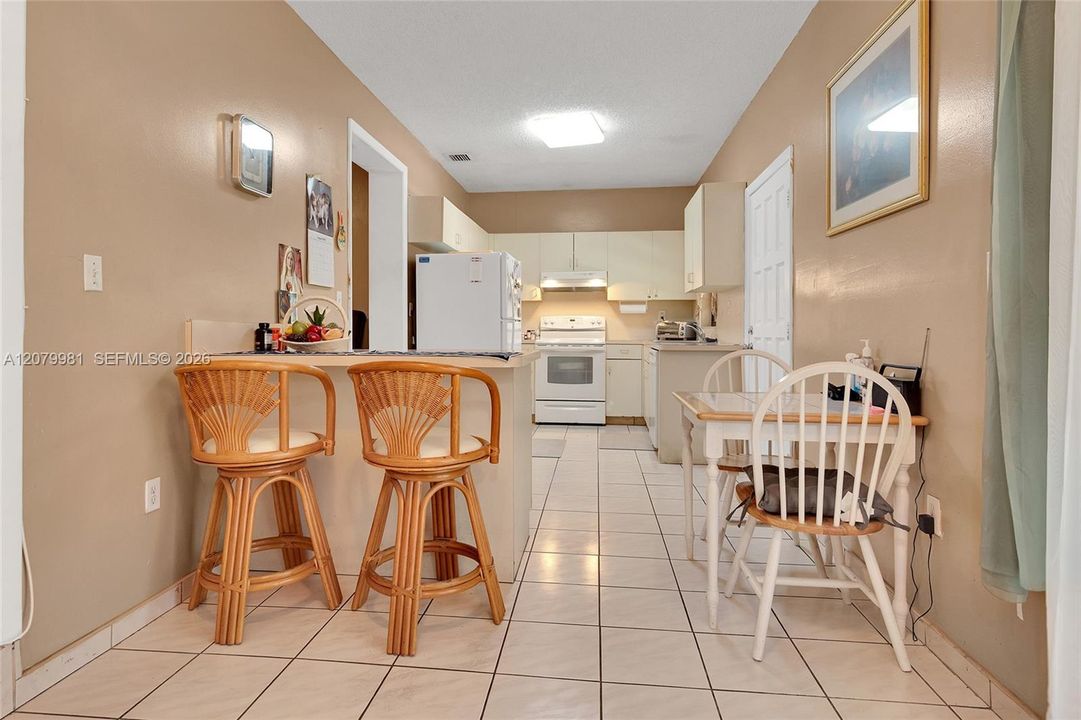 En Venta: $699,900 (4 camas, 3 baños, 1824 Pies cuadrados)