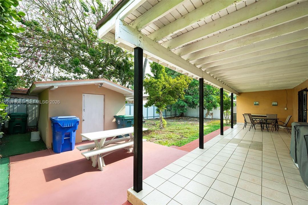 En Venta: $699,900 (4 camas, 3 baños, 1824 Pies cuadrados)
