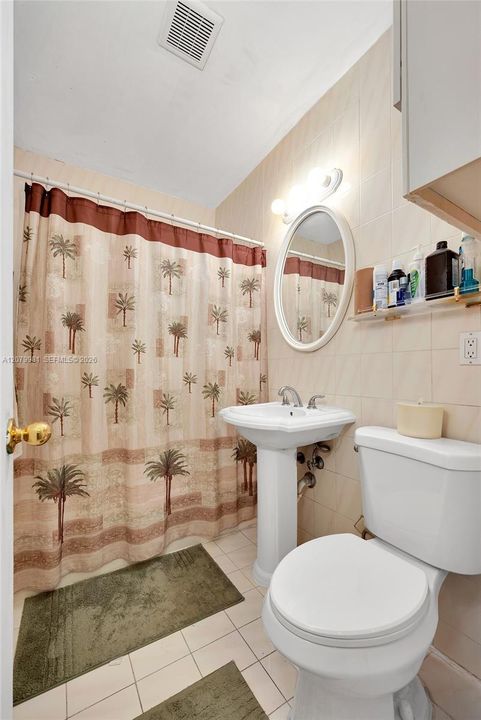 En Venta: $699,900 (4 camas, 3 baños, 1824 Pies cuadrados)