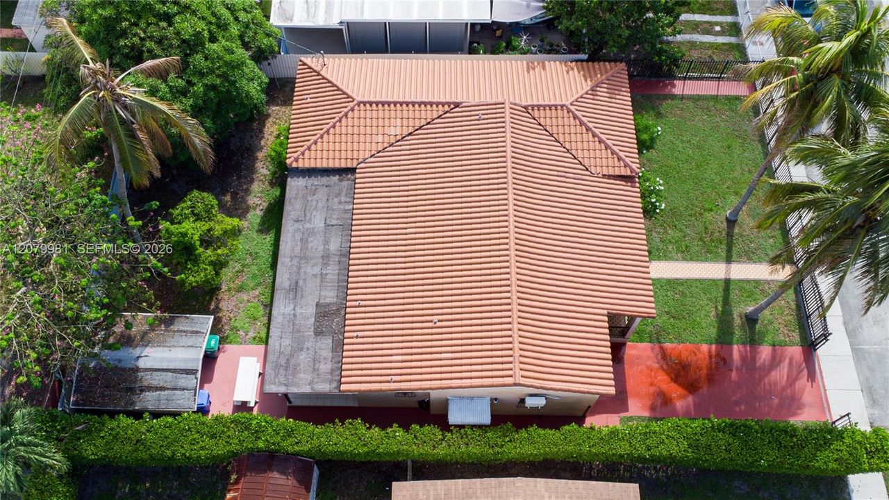 En Venta: $699,900 (4 camas, 3 baños, 1824 Pies cuadrados)