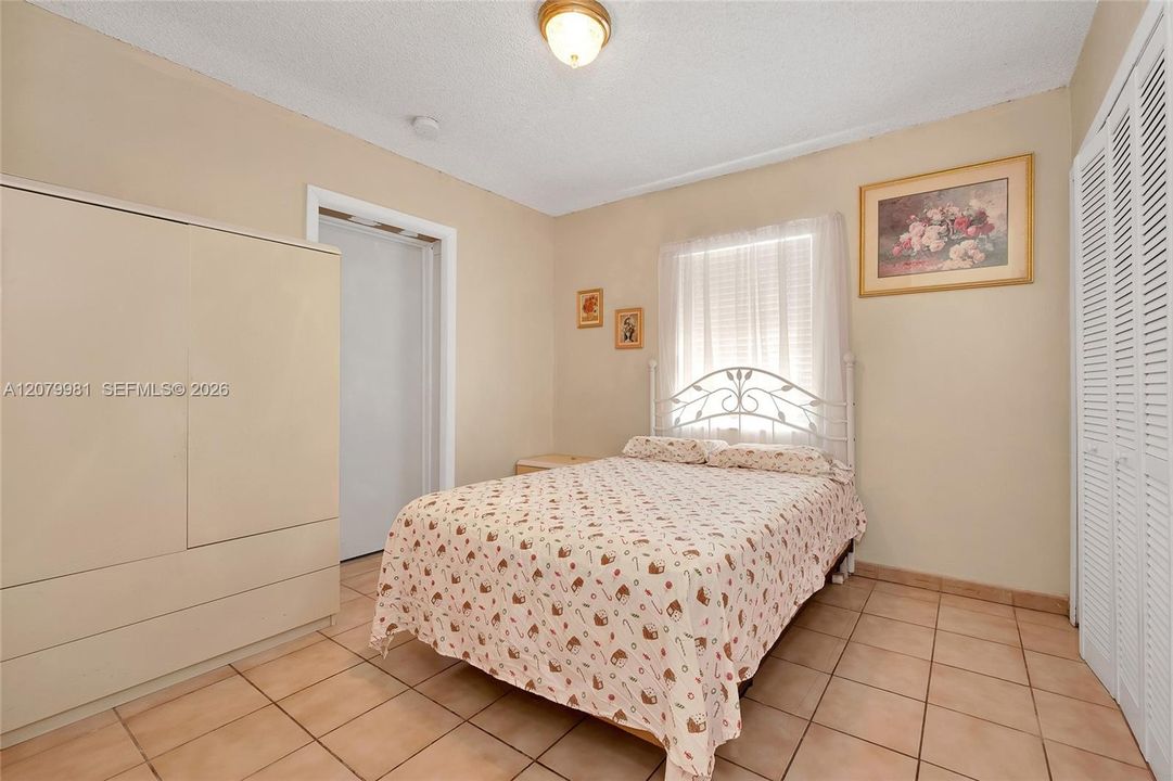 En Venta: $699,900 (4 camas, 3 baños, 1824 Pies cuadrados)