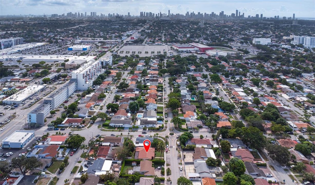 En Venta: $699,900 (4 camas, 3 baños, 1824 Pies cuadrados)