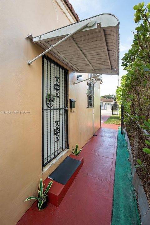 En Venta: $699,900 (4 camas, 3 baños, 1824 Pies cuadrados)