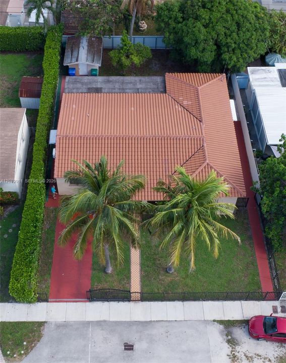 En Venta: $699,900 (4 camas, 3 baños, 1824 Pies cuadrados)