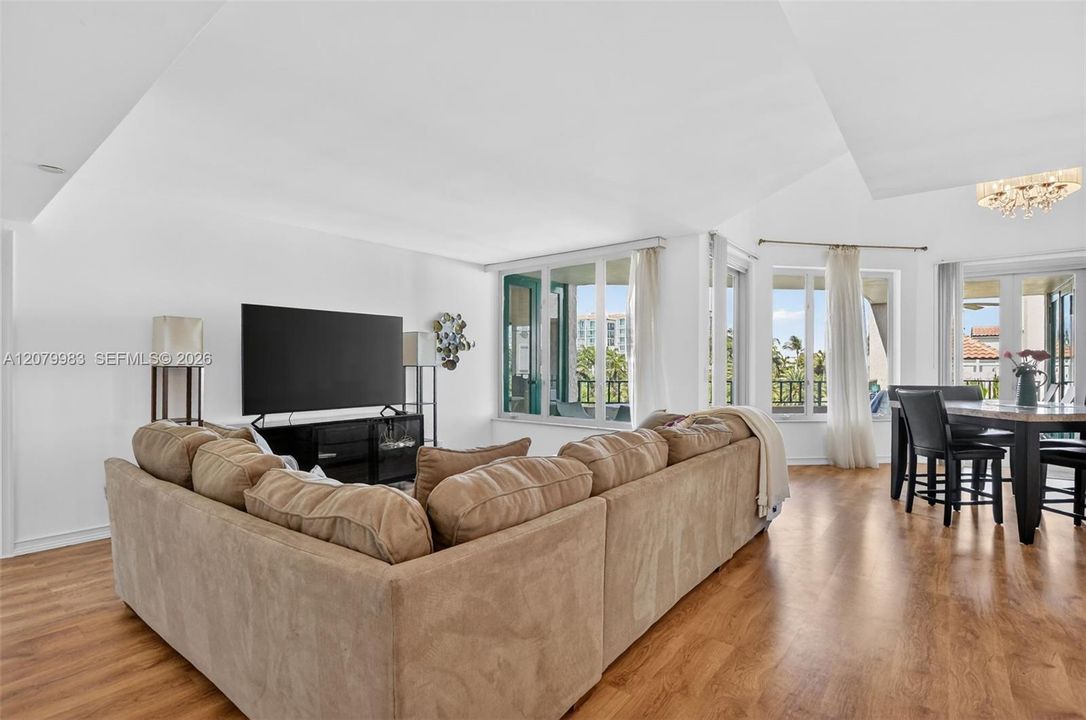 В аренду: $6,000 (2 спален, 2 ванн, 1630 Квадратных фут)