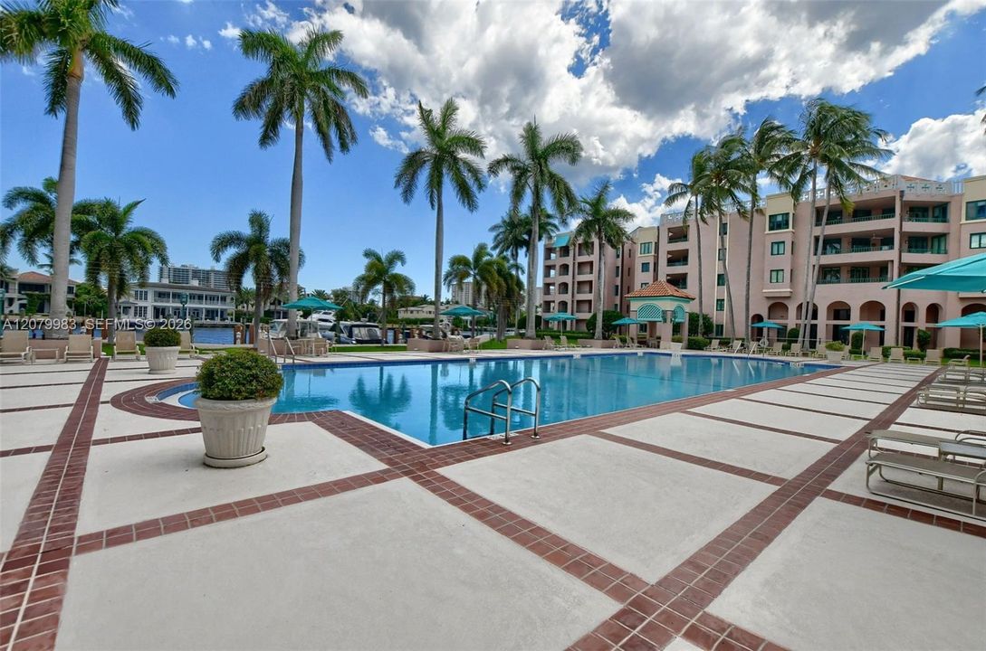 В аренду: $6,000 (2 спален, 2 ванн, 1630 Квадратных фут)