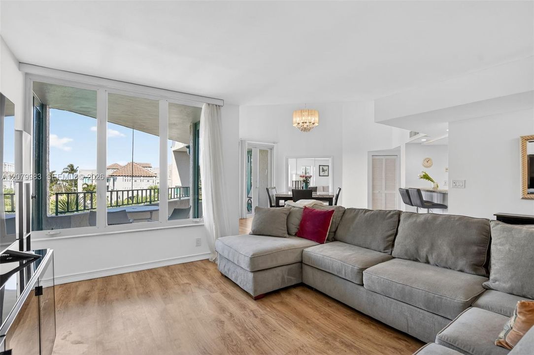 В аренду: $6,000 (2 спален, 2 ванн, 1630 Квадратных фут)