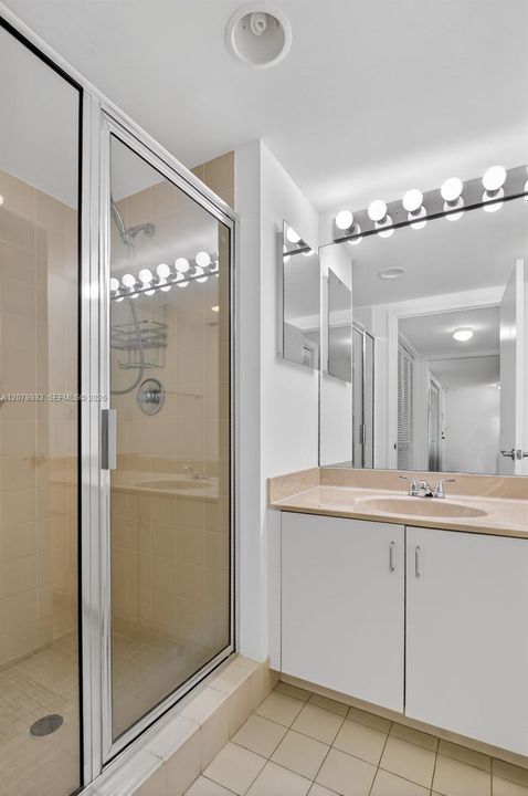 В аренду: $6,000 (2 спален, 2 ванн, 1630 Квадратных фут)