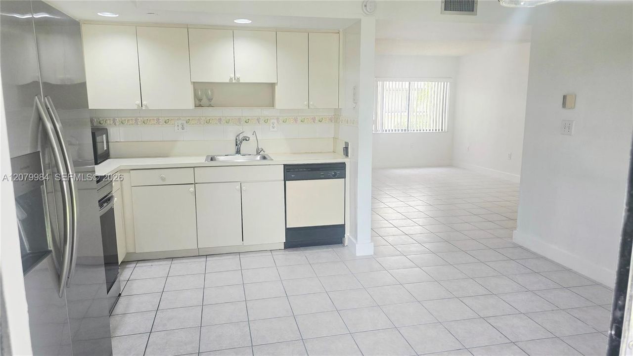 En Renta: $2,550 (3 camas, 2 baños, 1040 Pies cuadrados)