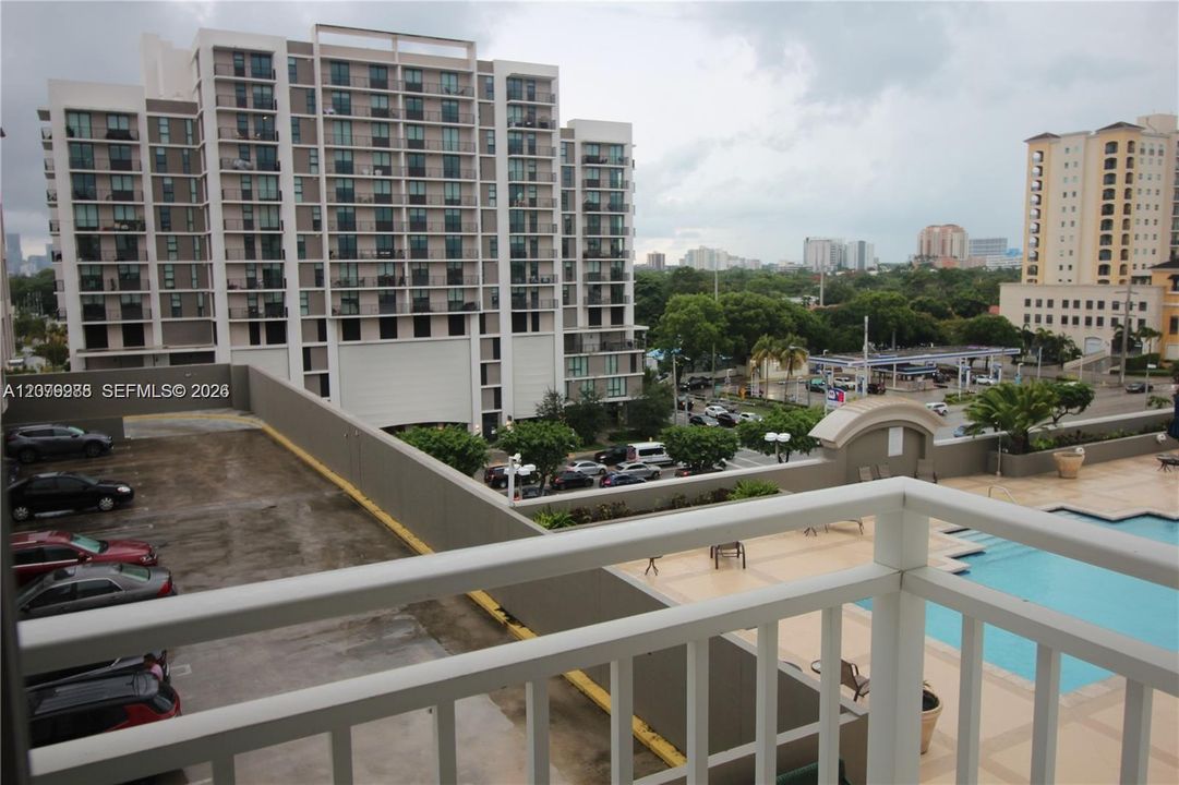 For Sale: $310,000 (1 beds, 1 baths, 778 Square Feet)