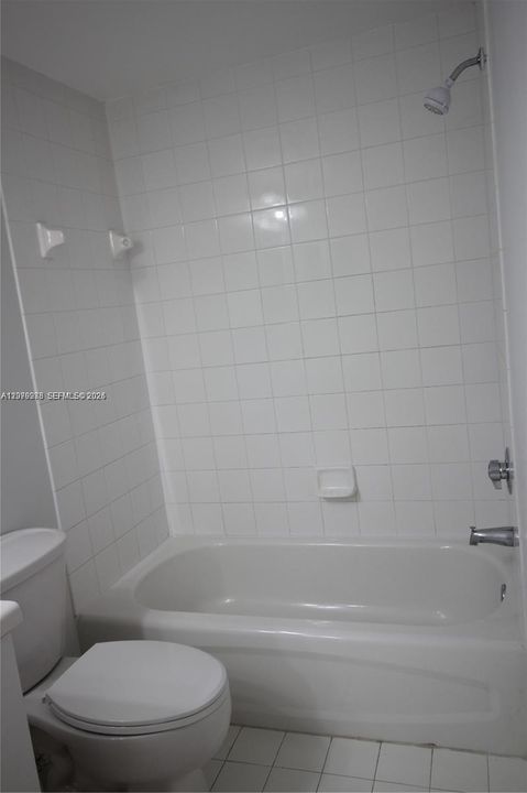 For Sale: $310,000 (1 beds, 1 baths, 778 Square Feet)