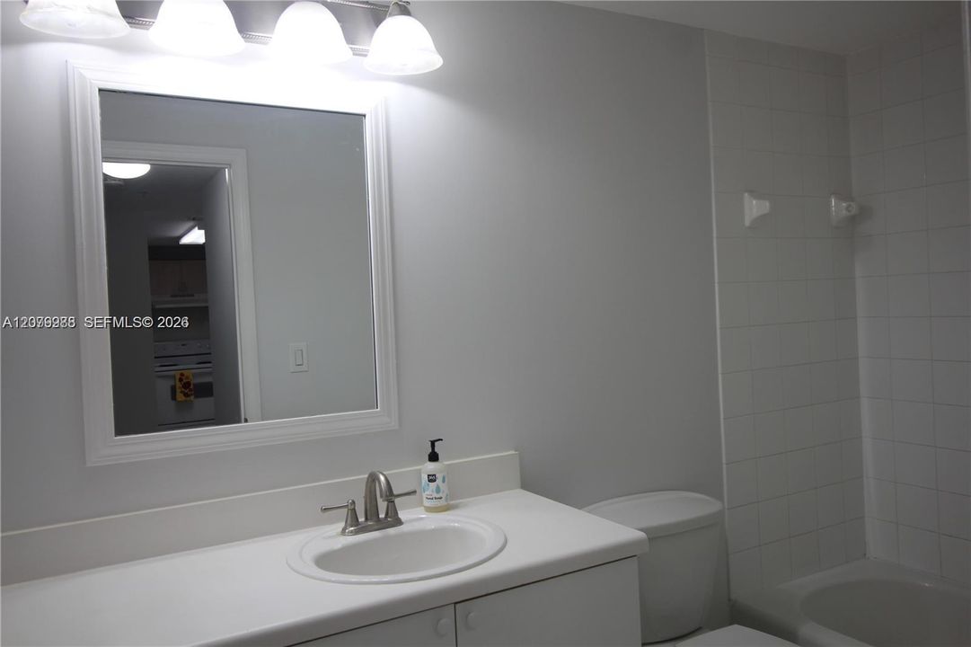 For Sale: $310,000 (1 beds, 1 baths, 778 Square Feet)