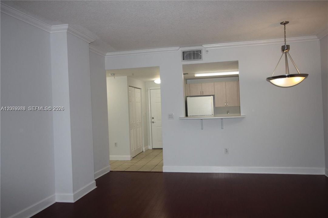 For Sale: $310,000 (1 beds, 1 baths, 778 Square Feet)