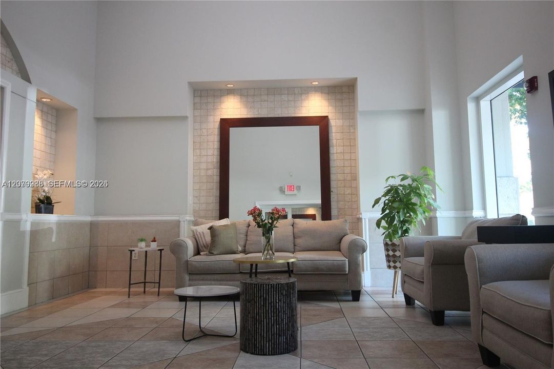 For Sale: $310,000 (1 beds, 1 baths, 778 Square Feet)