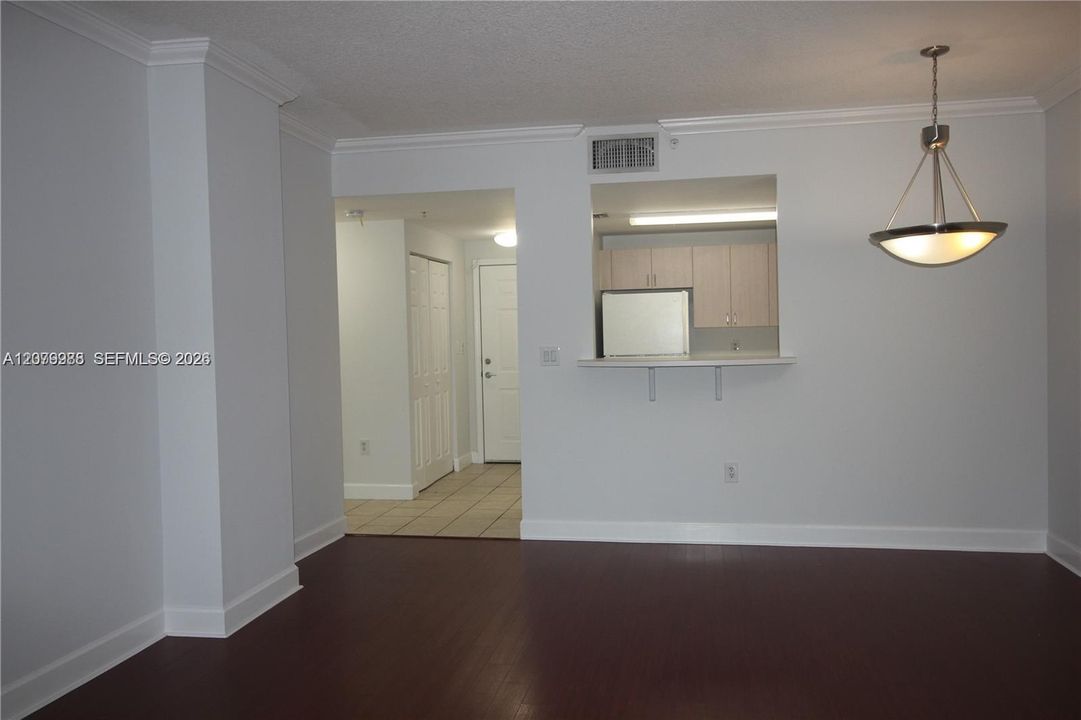 For Sale: $310,000 (1 beds, 1 baths, 778 Square Feet)