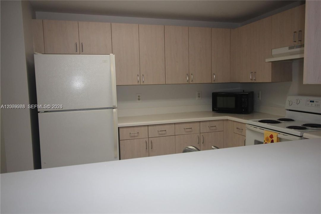 For Sale: $310,000 (1 beds, 1 baths, 778 Square Feet)