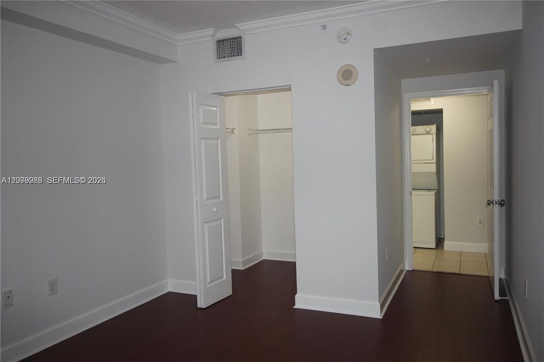 For Sale: $310,000 (1 beds, 1 baths, 778 Square Feet)
