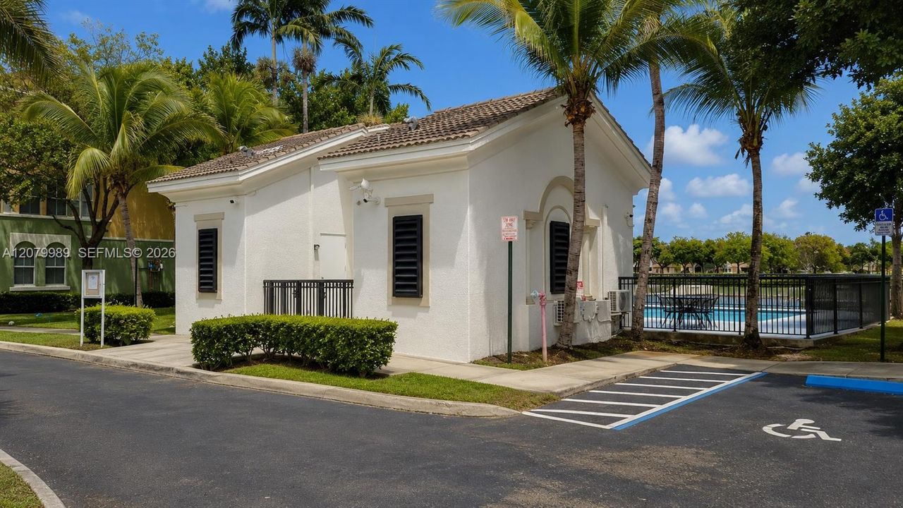 En Venta: $455,000 (3 camas, 2 baños, 1385 Pies cuadrados)