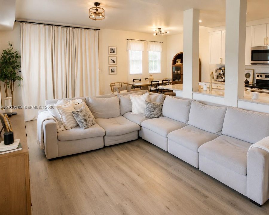 En Venta: $455,000 (3 camas, 2 baños, 1385 Pies cuadrados)