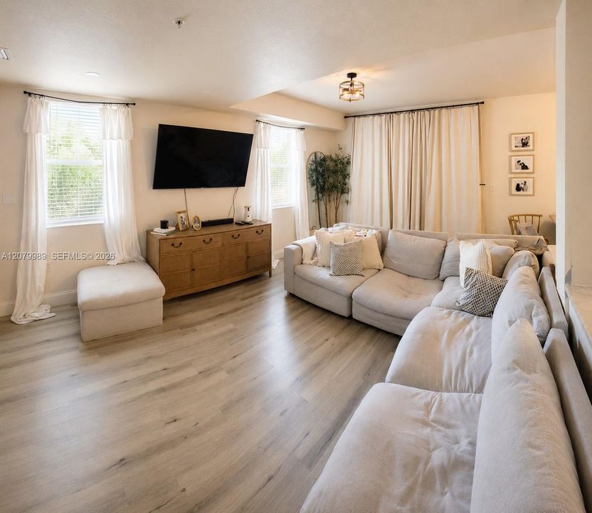 En Venta: $455,000 (3 camas, 2 baños, 1385 Pies cuadrados)