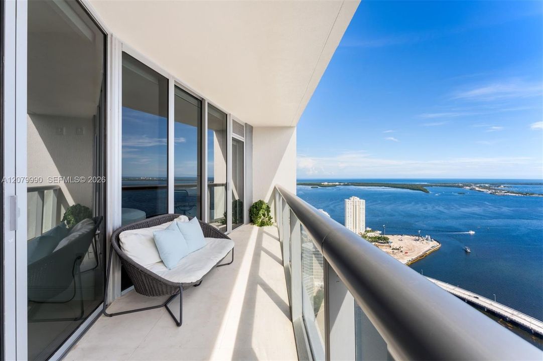 For Sale: $630,000 (1 beds, 1 baths, 1035 Square Feet)