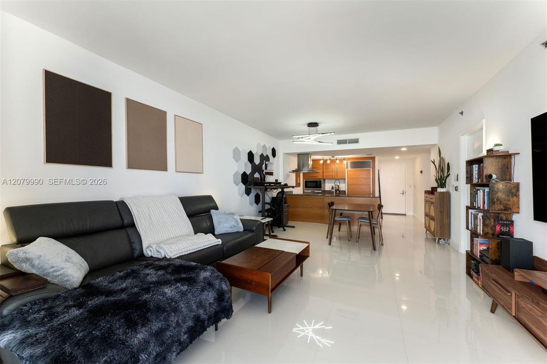 For Sale: $630,000 (1 beds, 1 baths, 1035 Square Feet)