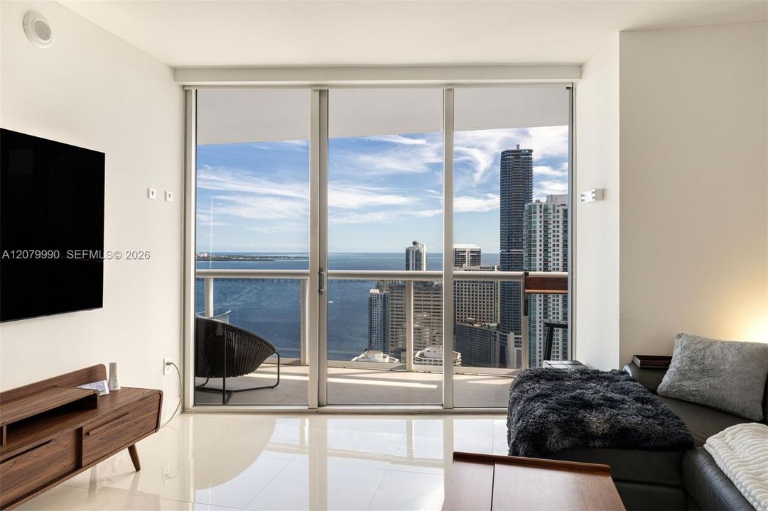 For Sale: $630,000 (1 beds, 1 baths, 1035 Square Feet)