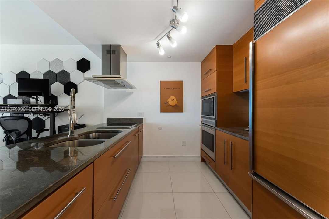 For Sale: $630,000 (1 beds, 1 baths, 1035 Square Feet)