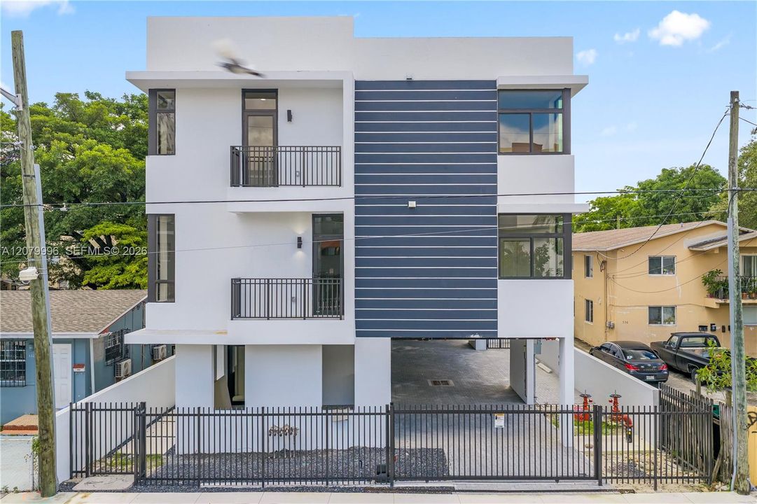 В аренду: $4,200 (3 спален, 3 ванн, 1550 Квадратных фут)