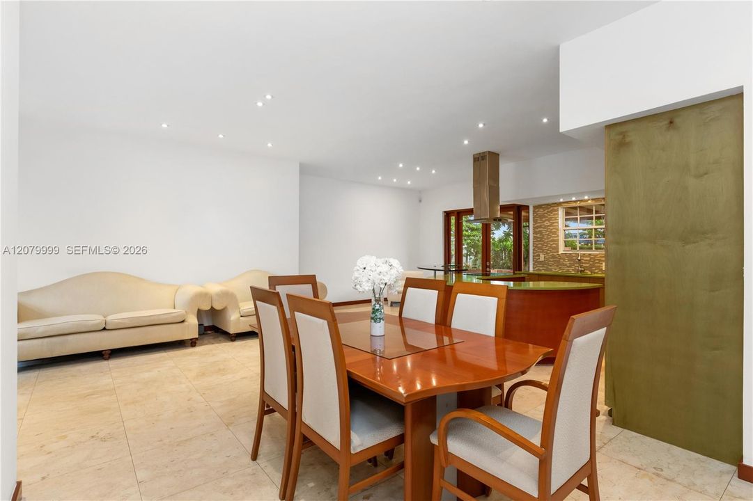 For Sale: $695,000 (3 beds, 2 baths, 1582 Square Feet)