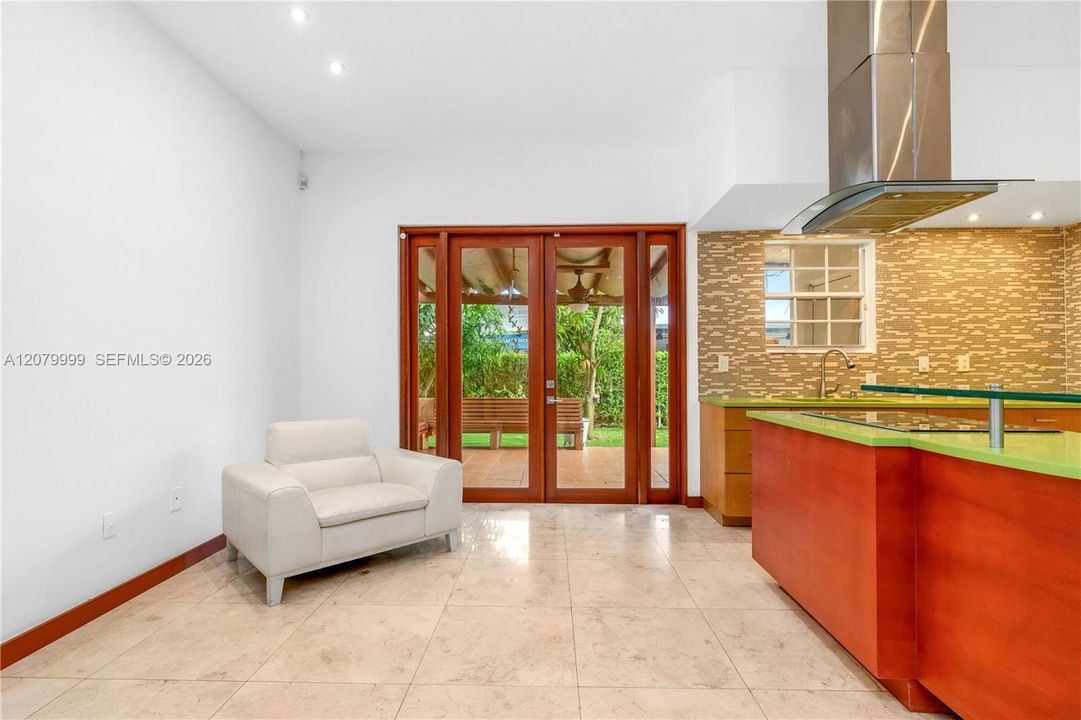 For Sale: $695,000 (3 beds, 2 baths, 1582 Square Feet)