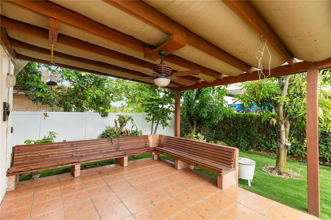 For Sale: $695,000 (3 beds, 2 baths, 1582 Square Feet)
