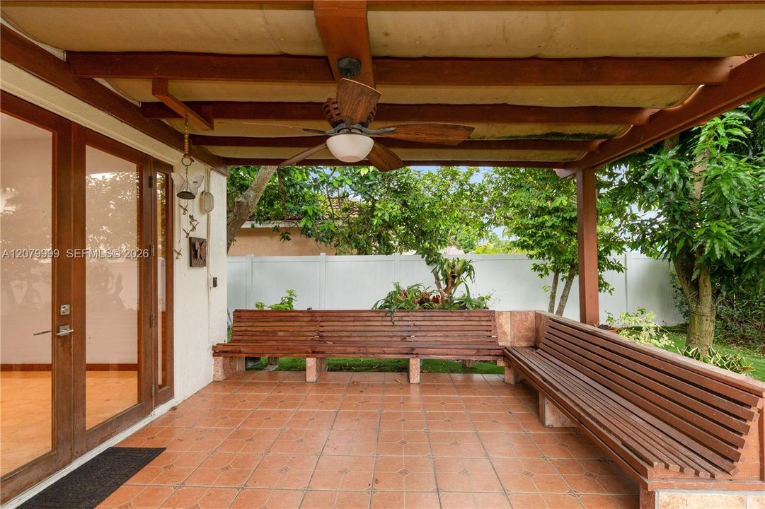 For Sale: $695,000 (3 beds, 2 baths, 1582 Square Feet)