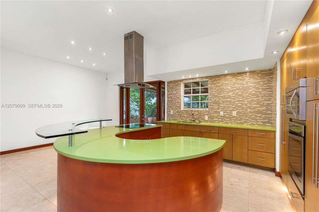 For Sale: $695,000 (3 beds, 2 baths, 1582 Square Feet)