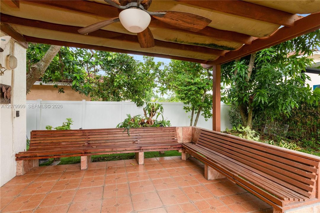 For Sale: $695,000 (3 beds, 2 baths, 1582 Square Feet)