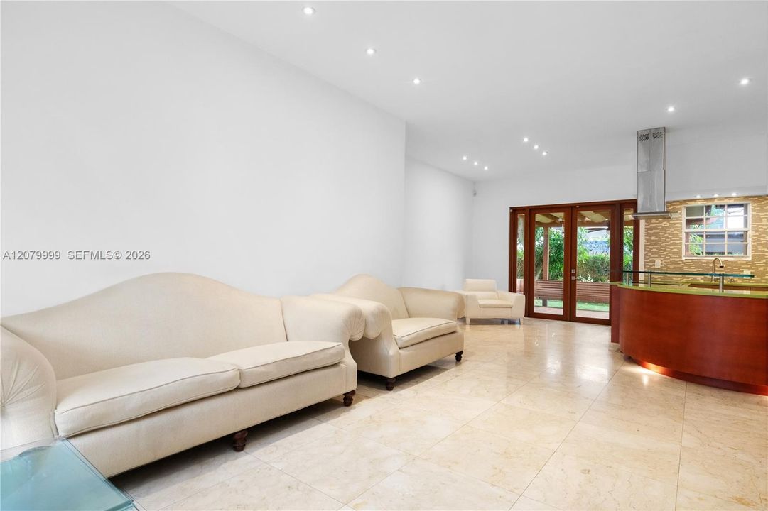 For Sale: $695,000 (3 beds, 2 baths, 1582 Square Feet)