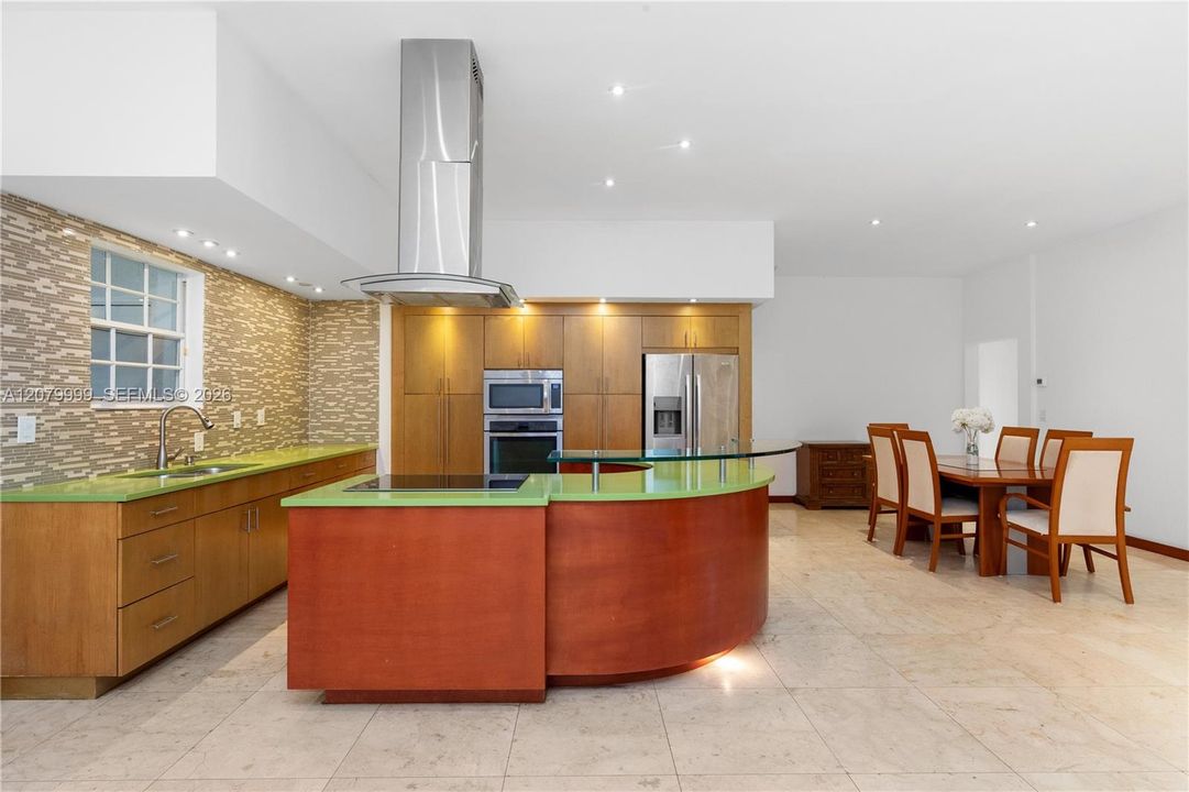 For Sale: $695,000 (3 beds, 2 baths, 1582 Square Feet)