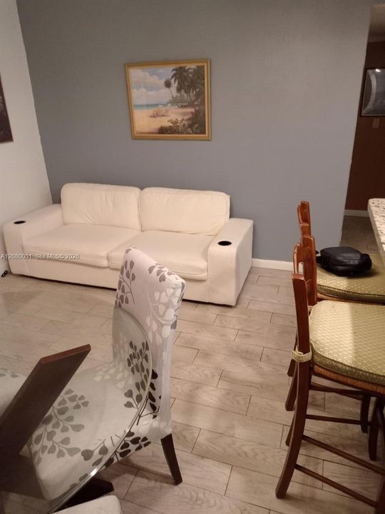 На продажу: $185,000 (1 спален, 1 ванн, 730 Квадратных фут)