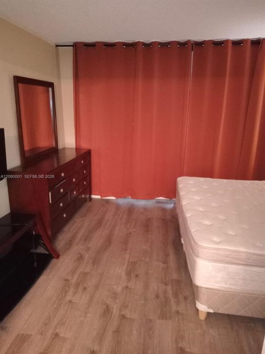 На продажу: $185,000 (1 спален, 1 ванн, 730 Квадратных фут)