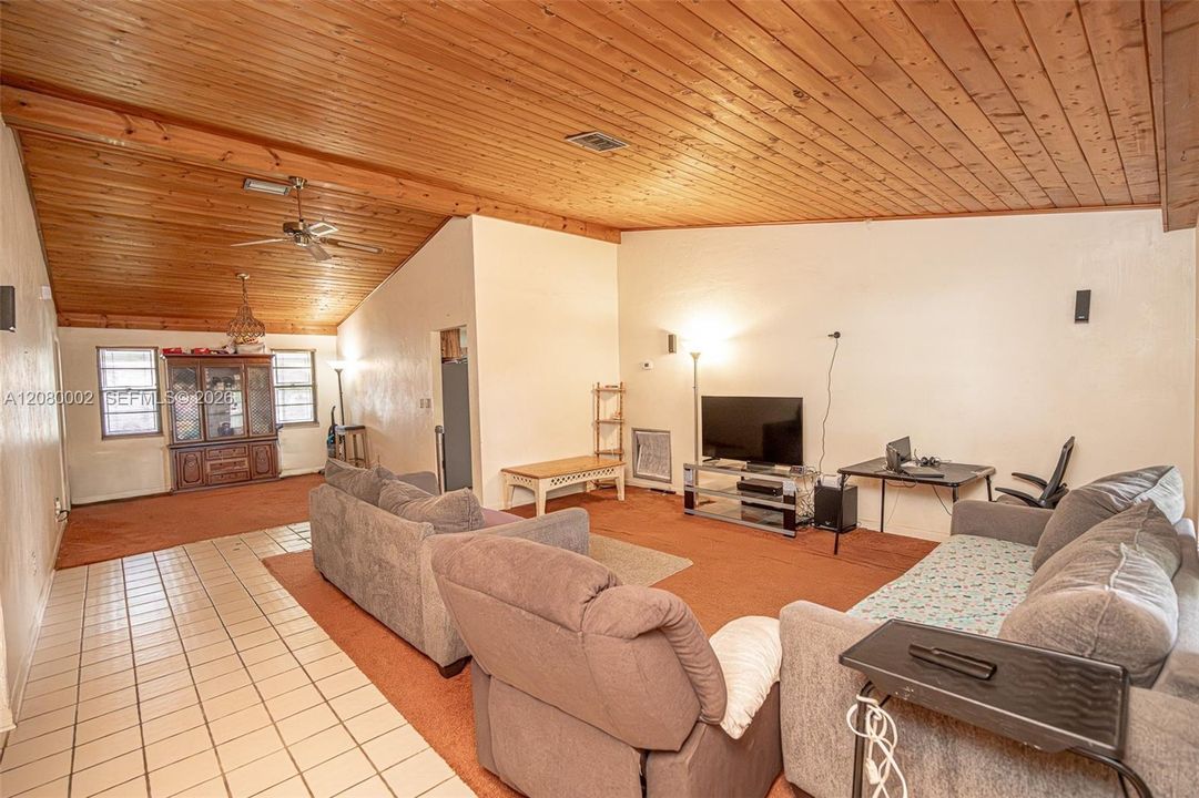 En Venta: $490,000 (3 camas, 2 baños, 1670 Pies cuadrados)