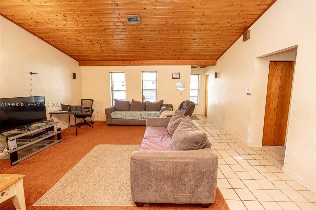 En Venta: $490,000 (3 camas, 2 baños, 1670 Pies cuadrados)