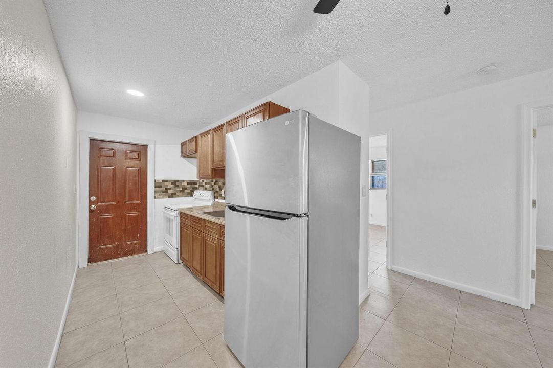 9 Kitchen (1)