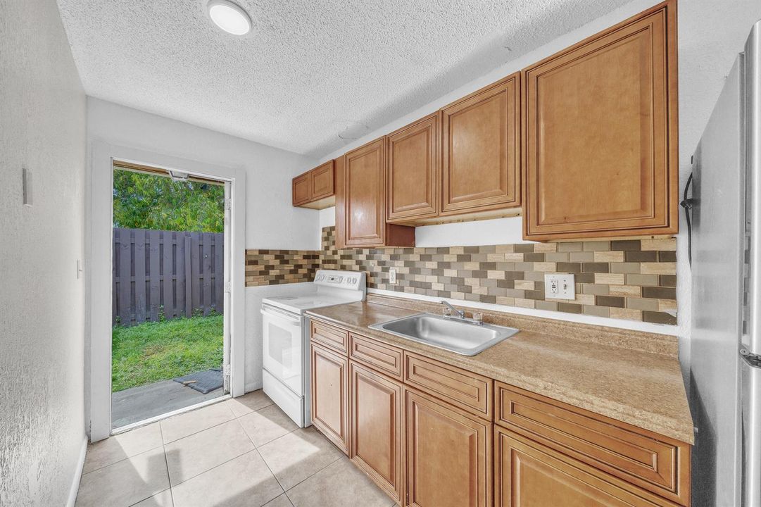 9 Kitchen (2)