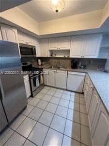 For Rent: $2,600 (2 beds, 2 baths, 1138 Square Feet)