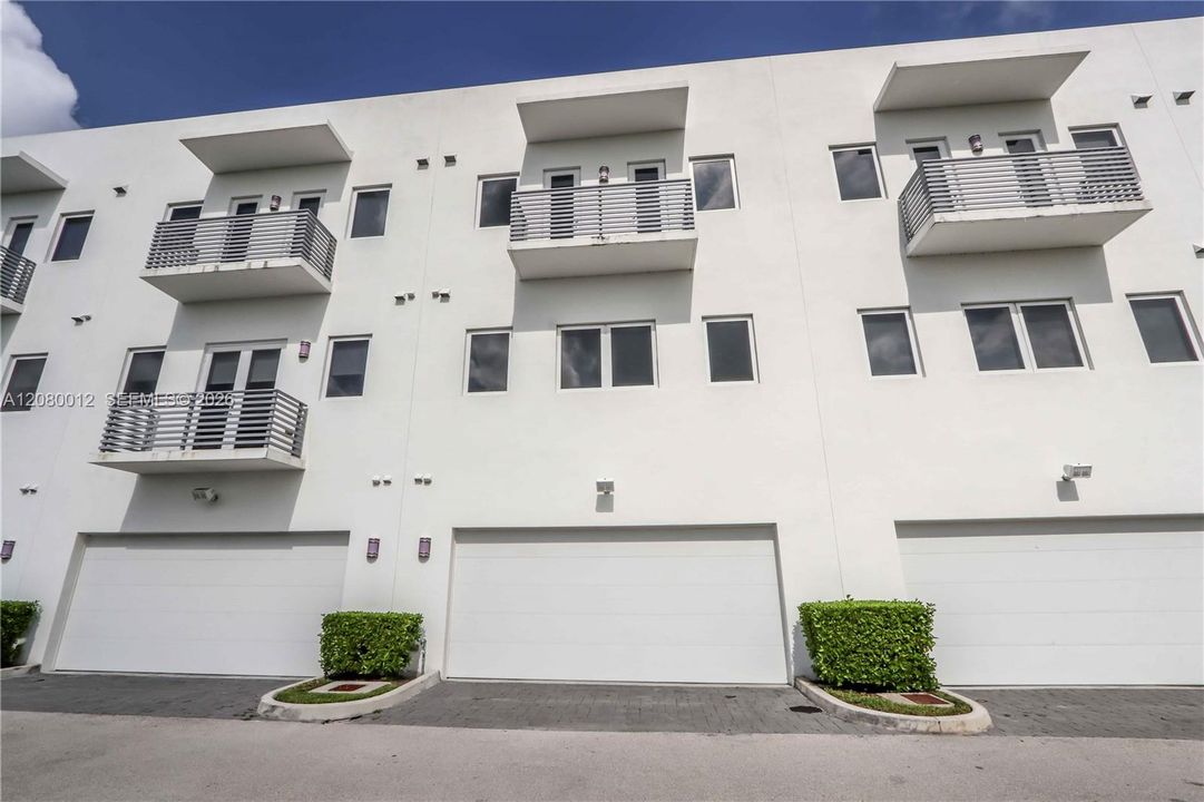 En Venta: $830,000 (4 camas, 3 baños, 2481 Pies cuadrados)