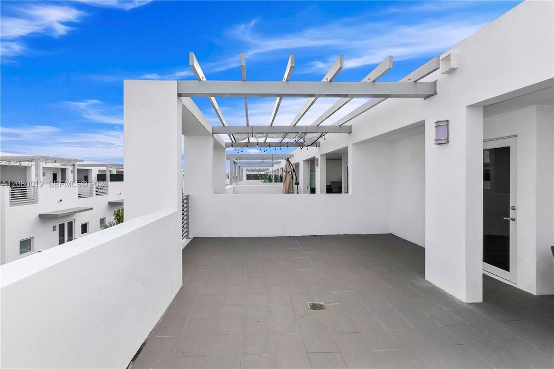En Venta: $830,000 (4 camas, 3 baños, 2481 Pies cuadrados)
